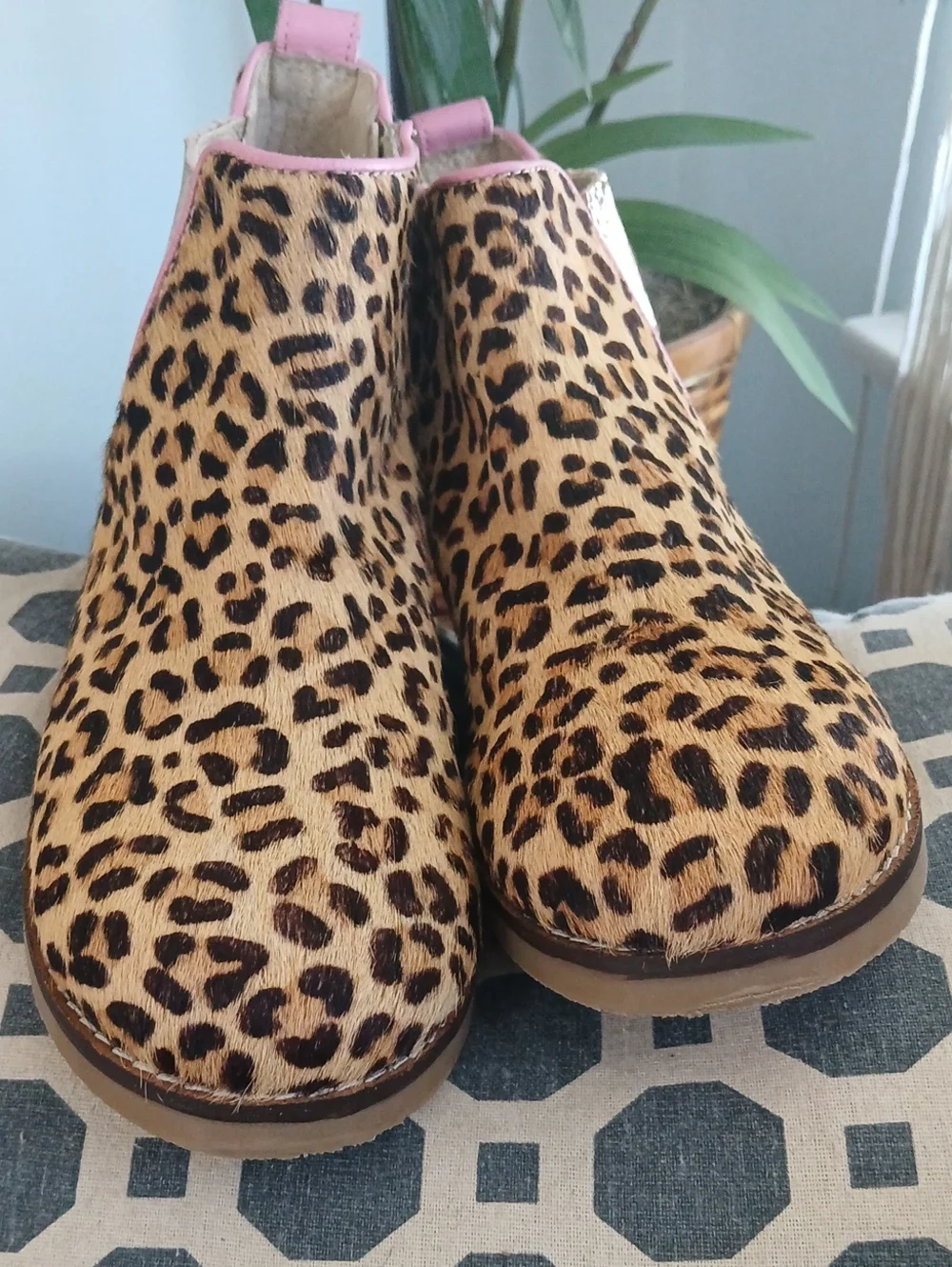 New Mini  Boden Sz 34 Leopard Print Ankle Boots with Pink Trim